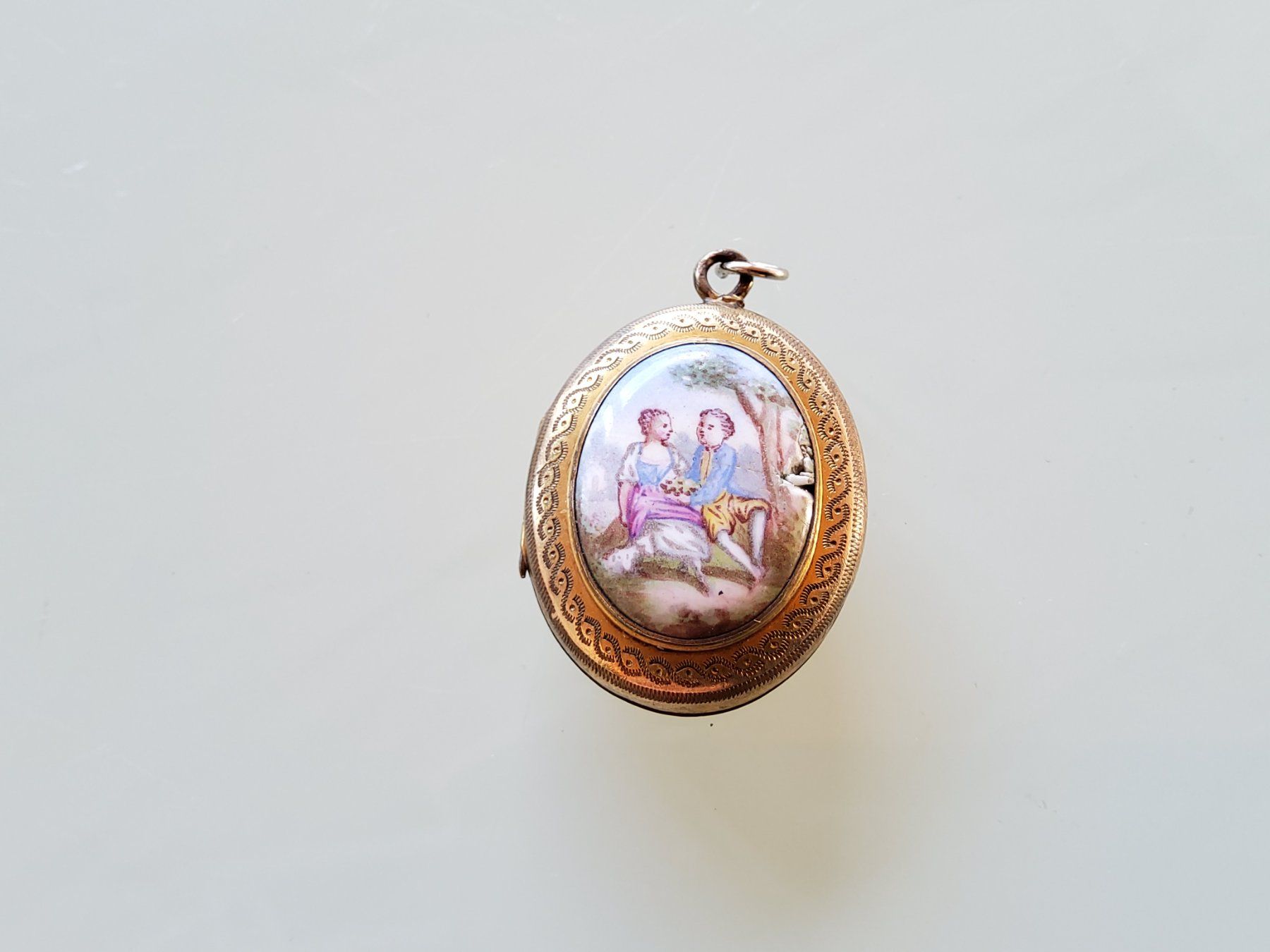 Ciondoli: Joli médaillon portrait pendentif  – Usato da Malleray venduto da Broc-Mo