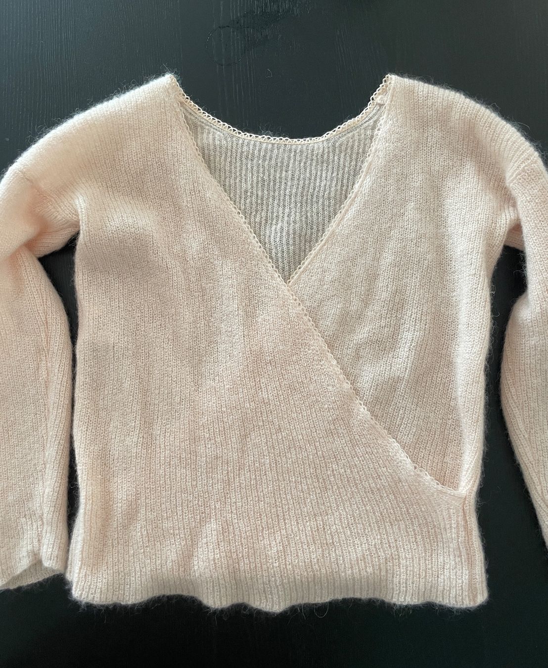 Sezane Pulls & Sweat-shirts: Wunderschöner, blass rosa Pullover von Sézane – Neuf (Voir description) à Zürich par sal_lct5 1