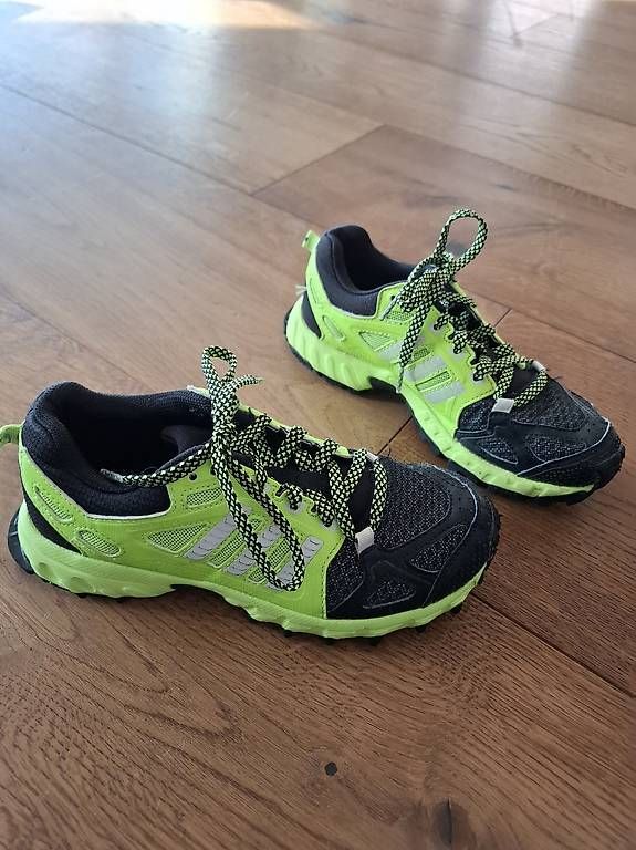 Scarpe per ragazzi: Adidas Schuhe Gr. 34 – Usato da Langendorf venduto da grimmengasse