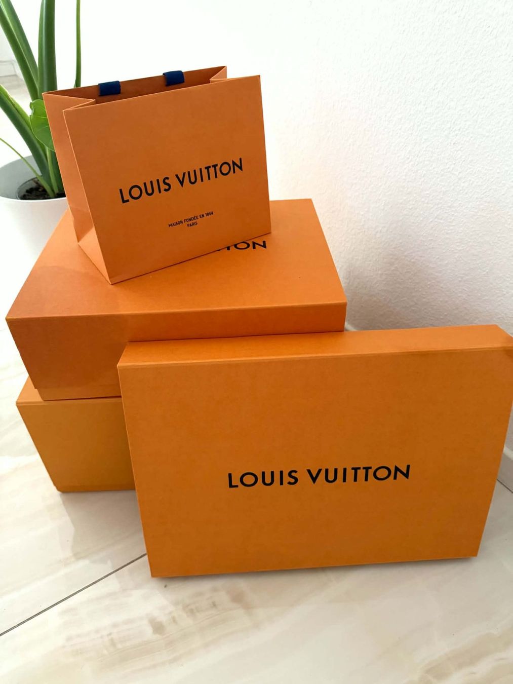Sonstige Dekorationen & Accessoires: 4x Louis Vuitton Boxen/Verpackungs Set – Gebraucht aus Bern von MIR-IAM 1