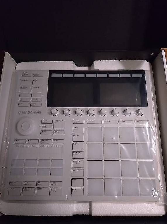 Strumenti musicali: Native Instruments Maschine MK3 Limited Edition Vapor Gray – Usato da Les Avanchets venduto da ramajee 1