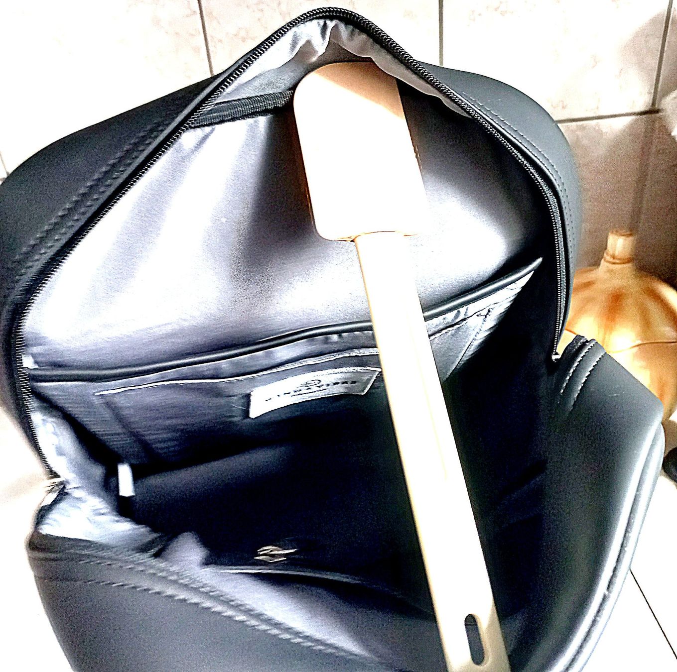 Rucksäcke: Wind & Vipes Rucksack mit Golddeckel – Gebraucht aus Baar von 2cvbaar 3