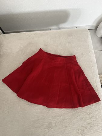 Roter Rock Gr. XS, perfekt für den Herbst