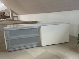 Fernsehmöbel mit Gebrauchsspuren