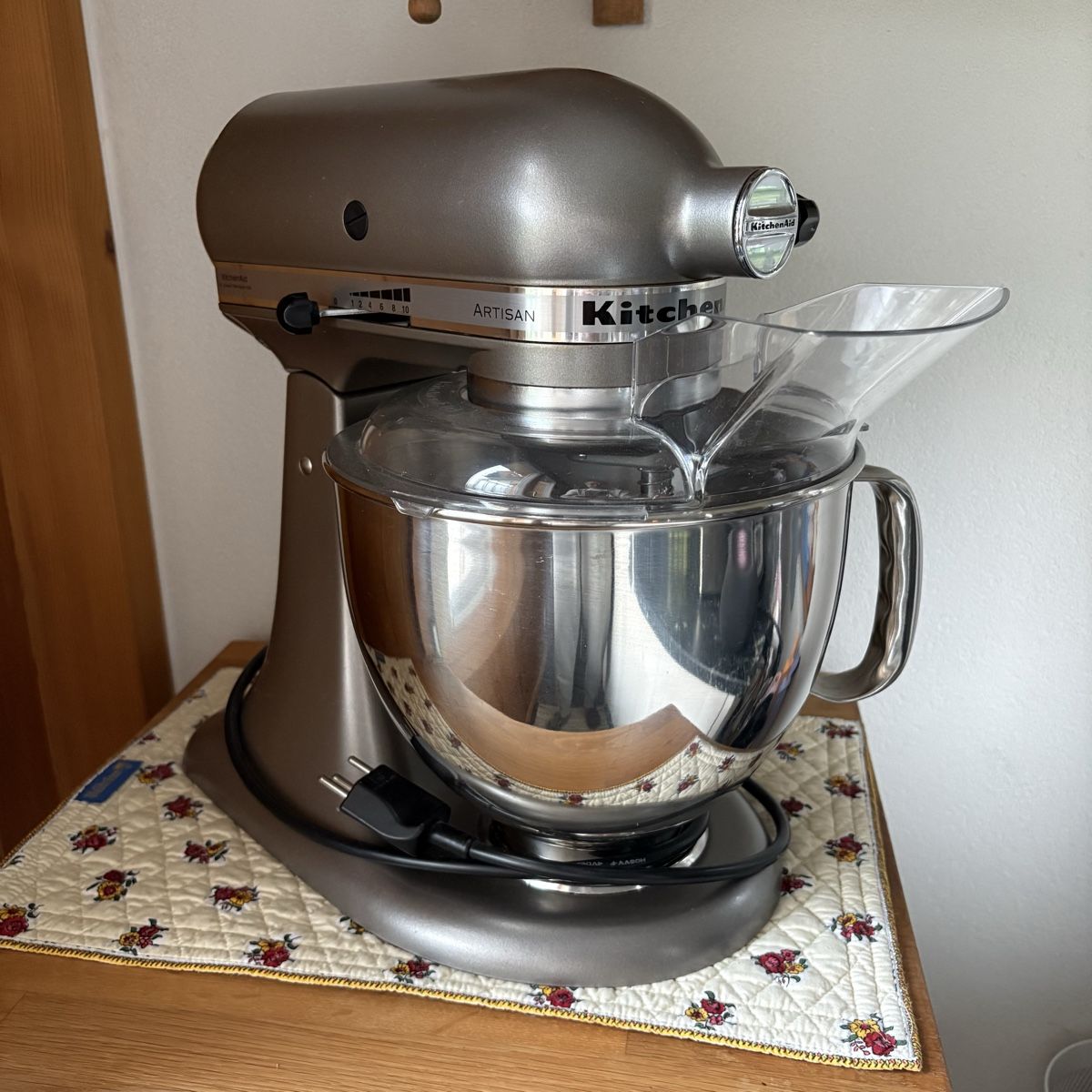 Kitchenaid Küchengeräte: Küchenmaschine Kitchenaid Artisan – Gebraucht aus Gstaad von steinergstaad