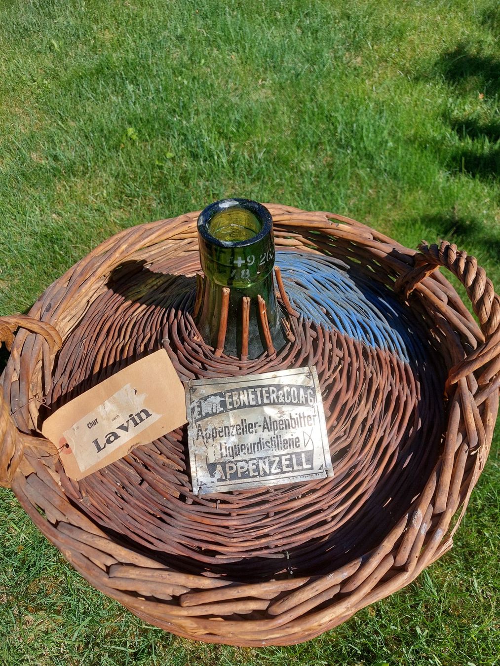 Bouteilles: Alte Korbflasche – D'occasion à Bettenhausen par HPSTE 2