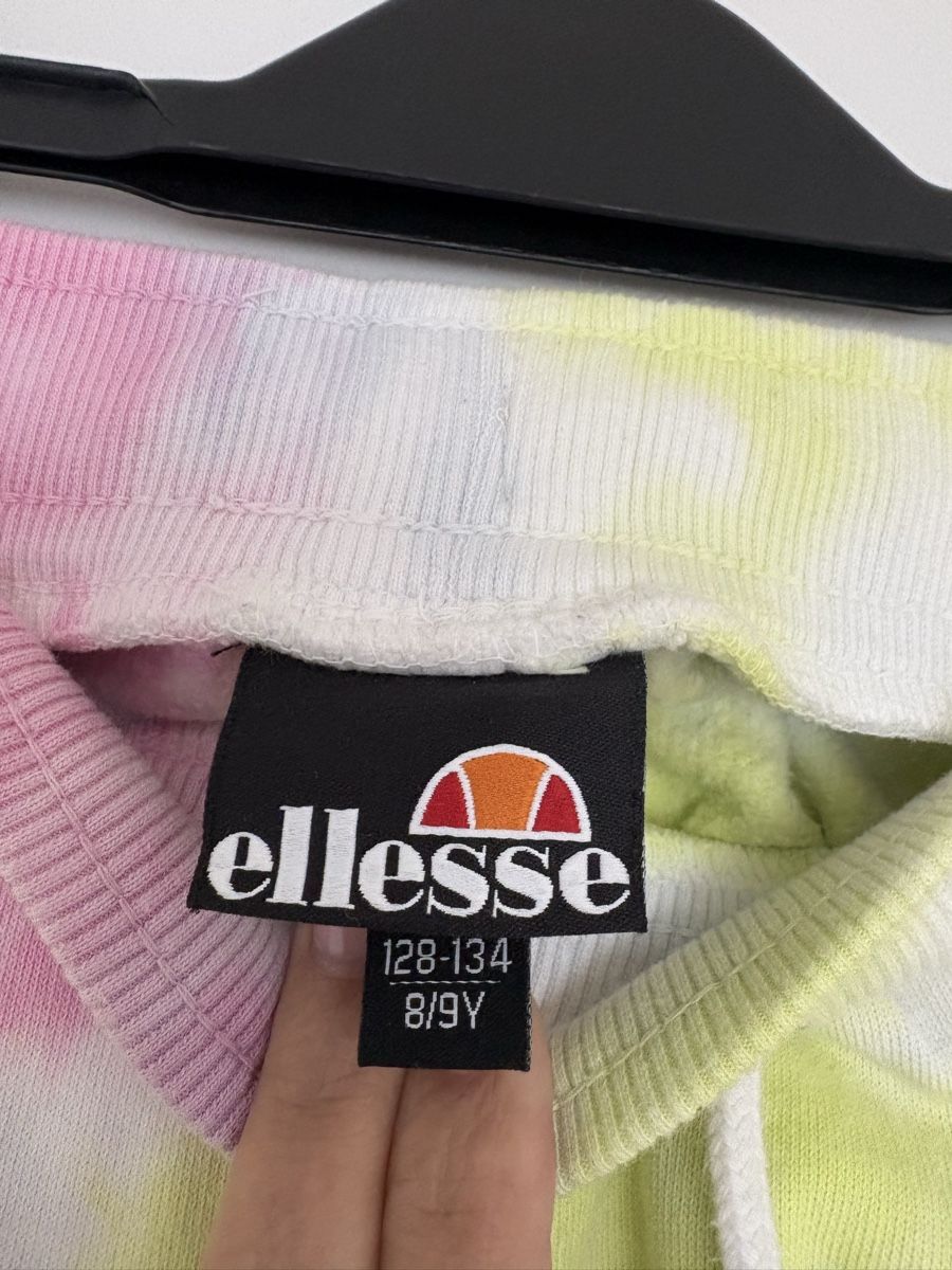Ellesse Pantaloni: Kurze Hosen Mädchen Gr. 134 – Usato da Winterthur venduto da Baby117 1