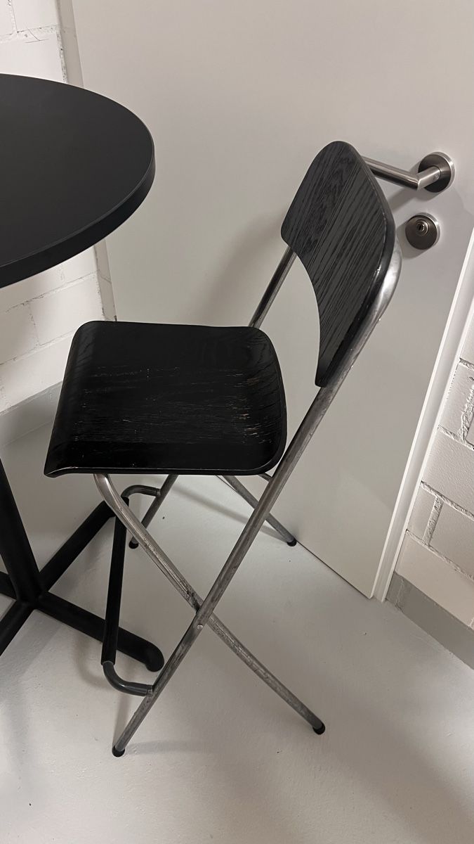 Set di tavolo e panche: IKEA STENSELE Bartisch + 2x FRANKLIN Barhocker – Usato da Emmenbrücke venduto da fab_2kmt 1