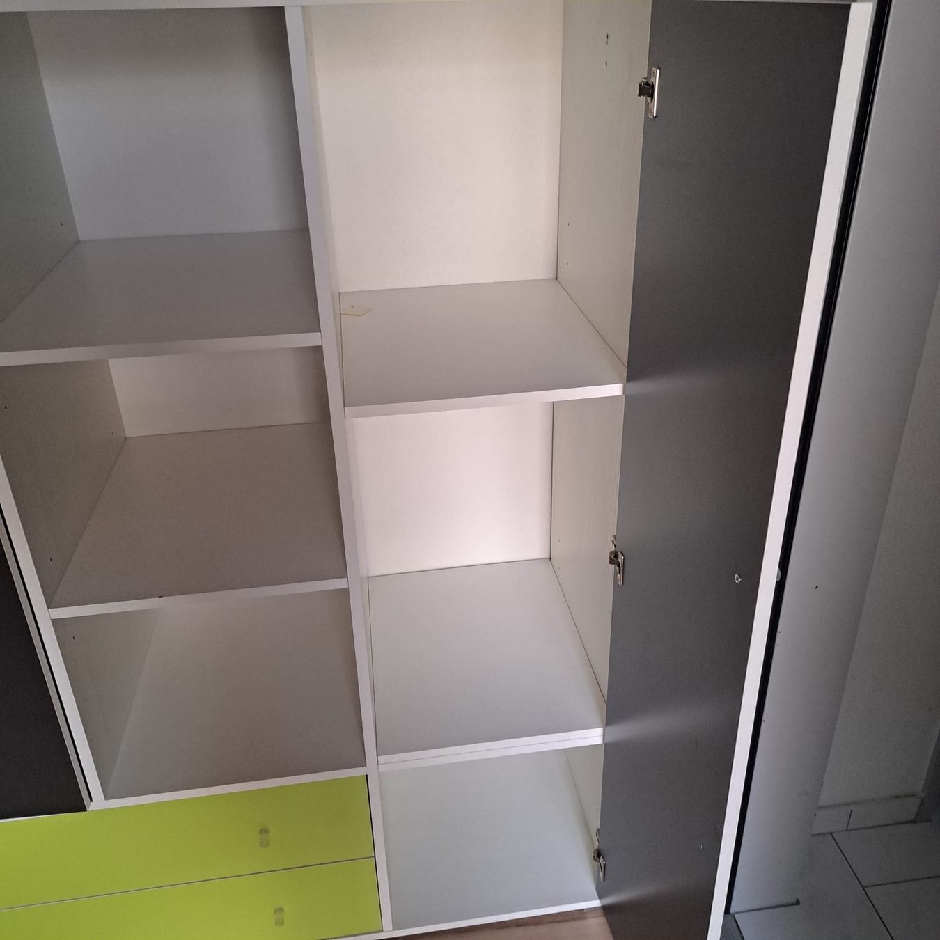 Schränke: Kleiderschrank – Gebraucht aus Menzingen von Yami1 4