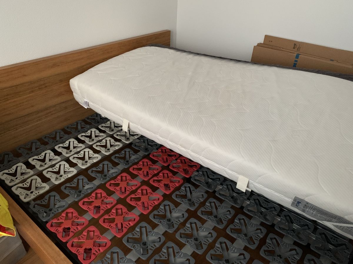 Betten: Holzbett mit Tellerrost 180x200 cm – Gebraucht aus Gontenschwil von Holdrio98 1