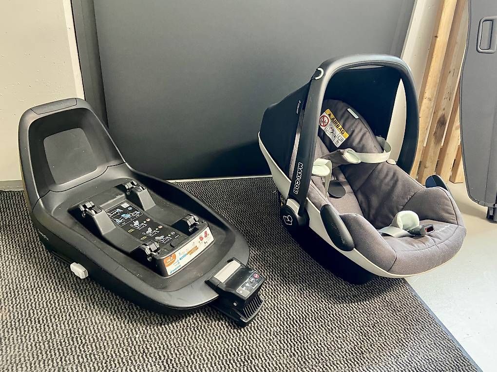 Seggiolini per auto: Maxi Cosy mit Isofix Station – Usato da Spiringen venduto da Berggeiss20