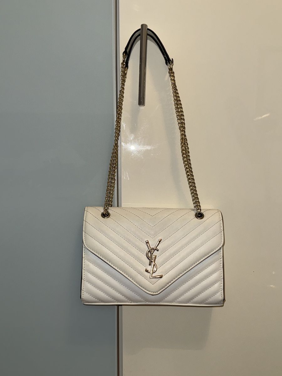 Taschen für Damen: WEISSE GESTEPPTE SCHULTERTASCHE YSL – Gebraucht aus Schlieren von kle_dis