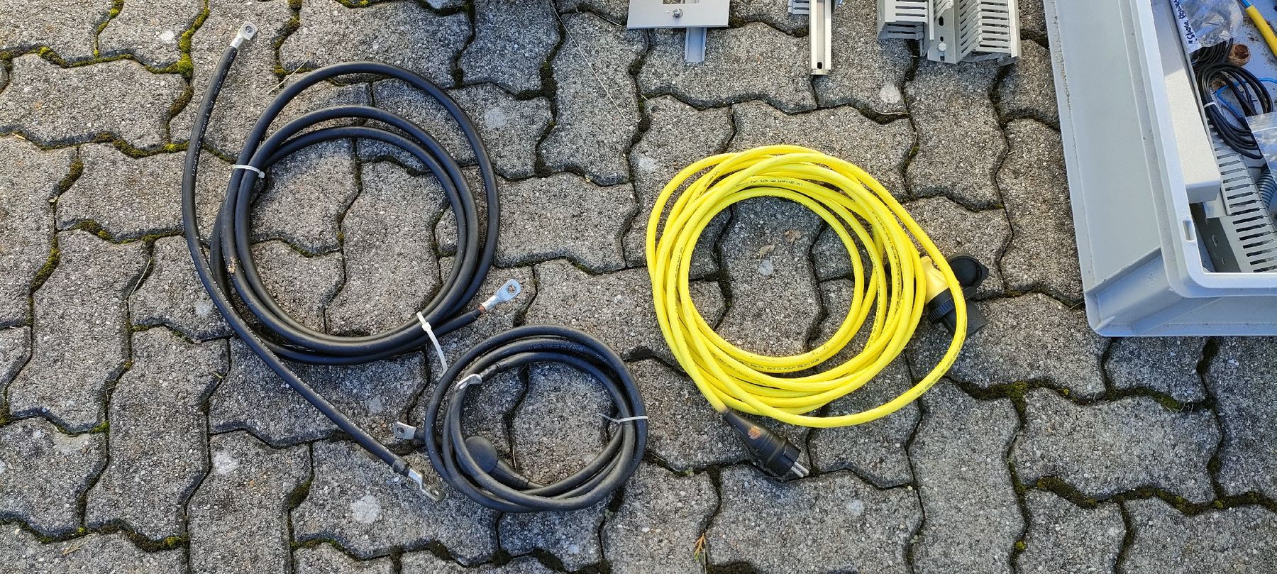 Caricabatterie: Solarregler Ladegerät Wechselrichter 230V Trafo – Usato da Rüti ZH venduto da alexvoirol 8
