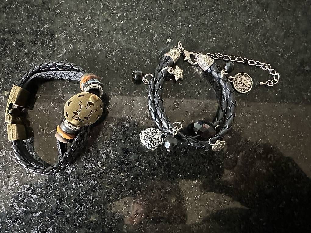 Bracelets: Leder Armbändeli – D'occasion à Buchs SG par Scaro