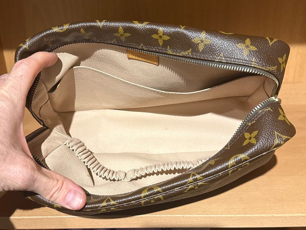 Louis Vuitton Kosmetikkoffer: Louis Vuitton Nécessaire PM Monogram Canvas – Gebraucht aus Zürich von phinder 8
