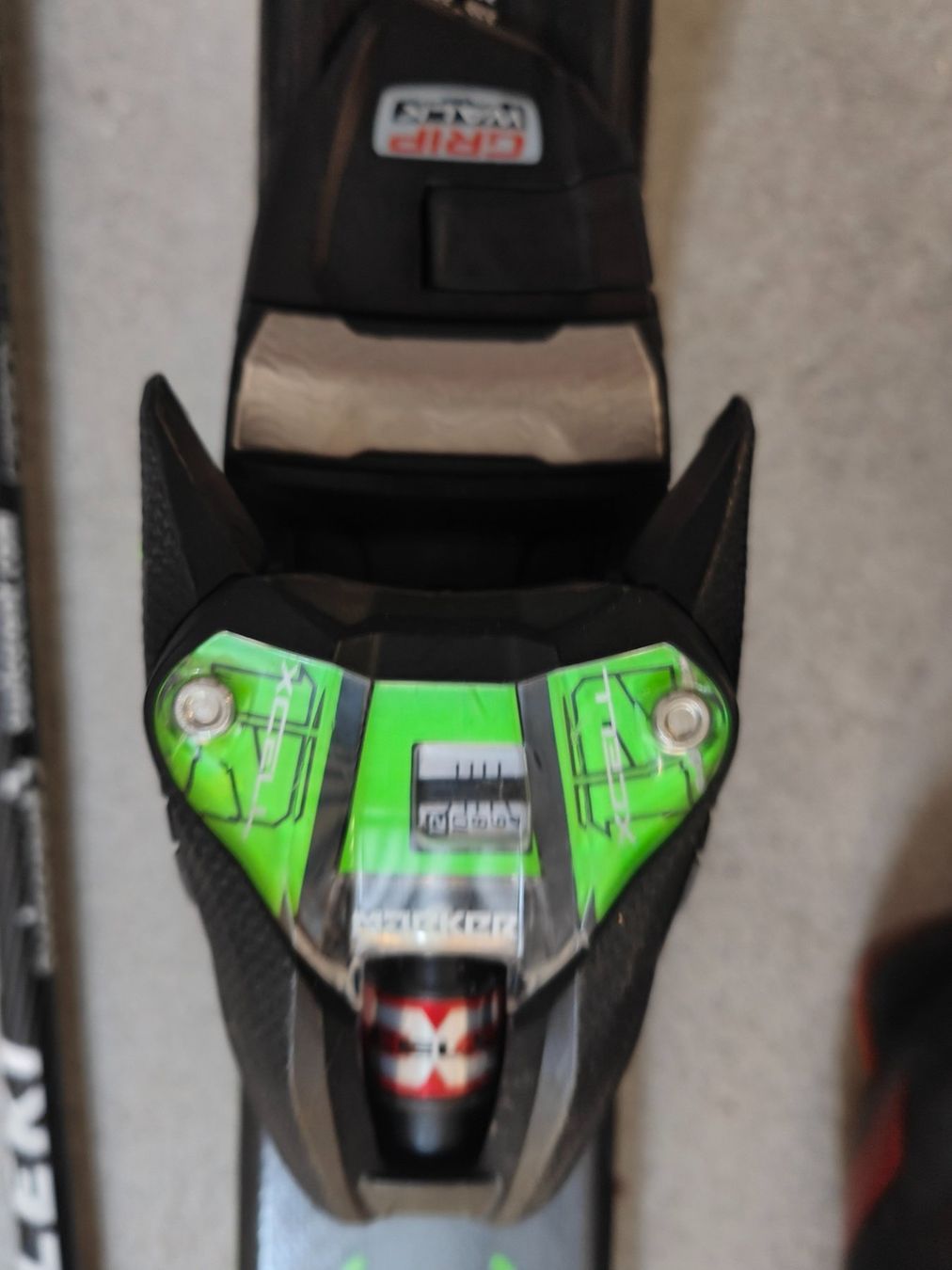 Nordica Sci: Skiing set, includes skis, boots, poles, helmet,visor,jacket – Usato da Zürich venduto da jon_zz7j 2