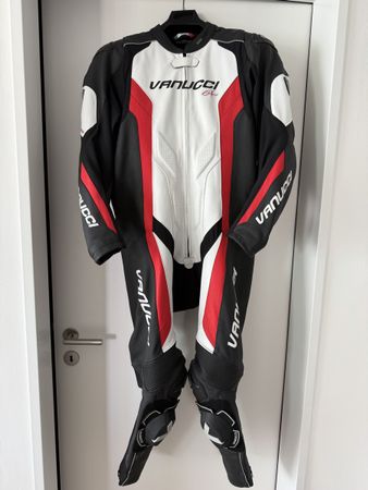 Vanucci Motorradkombi Alpinestars Schuhe Handschuhe