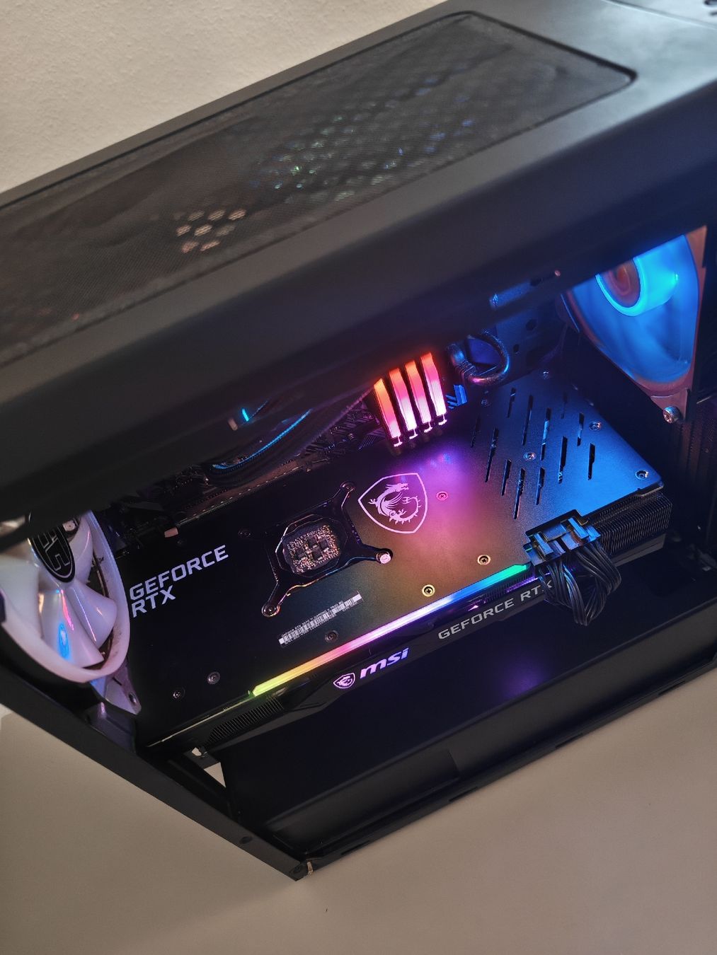 PC: Gaming PC - Liquid Cooled – Nuovo (secondo la descrizione) da Couvet venduto da Milo_wow 1