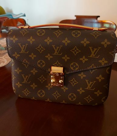 Umhaenge Tasche  Neu noch nie getragen! BEI Ricardo gekauft