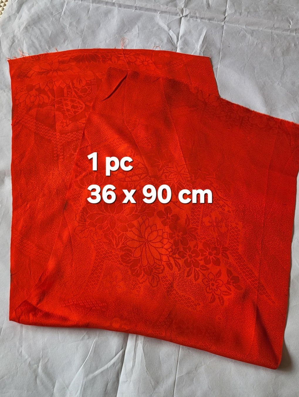 Tessuti: Soie rouge morceaux – Usato da Fribourg venduto da VictoriaShop7 7