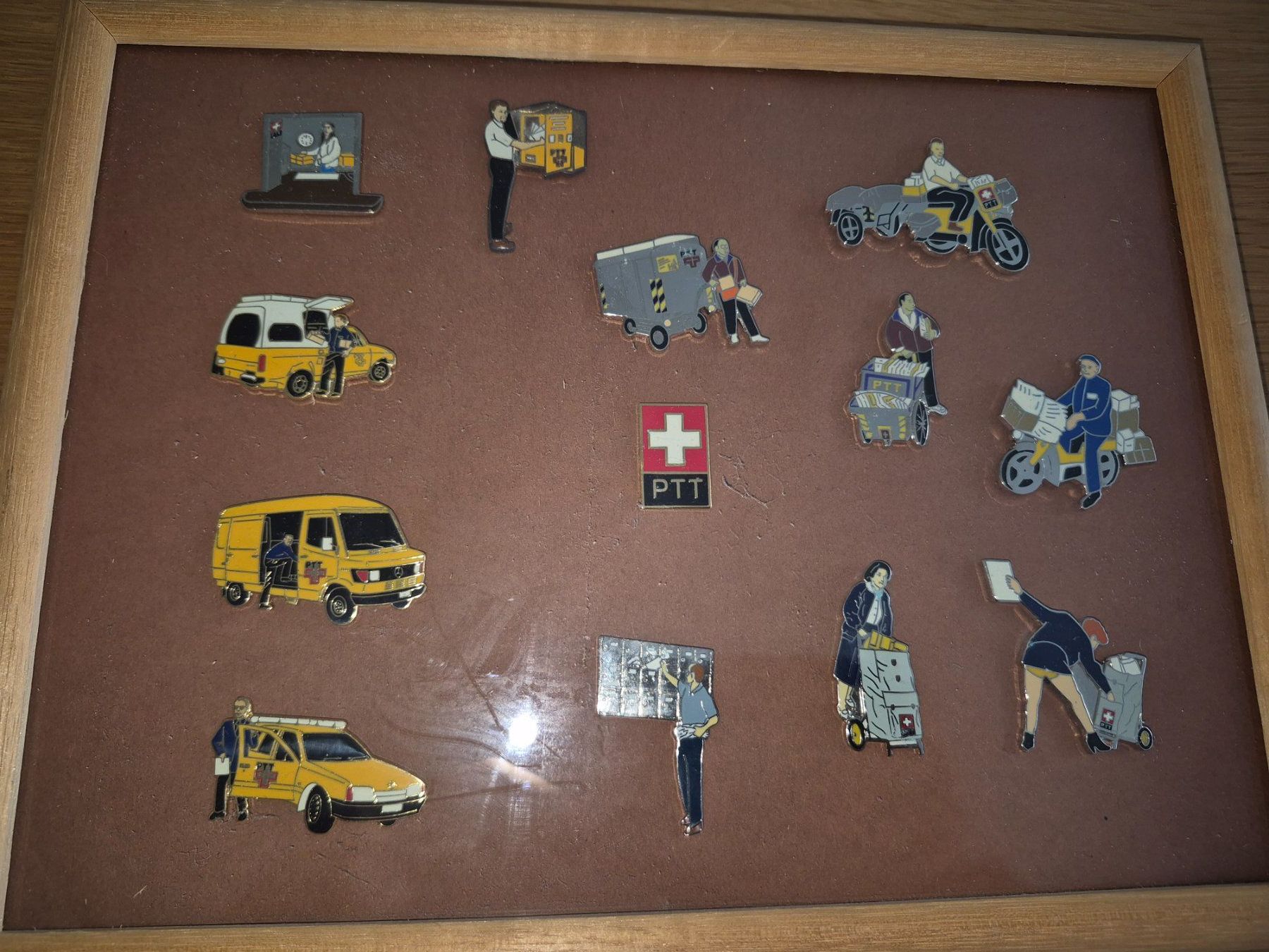 Placchette & Badge: Pin Div. PTT Post – Usato da Buttikon SZ venduto da sefa02