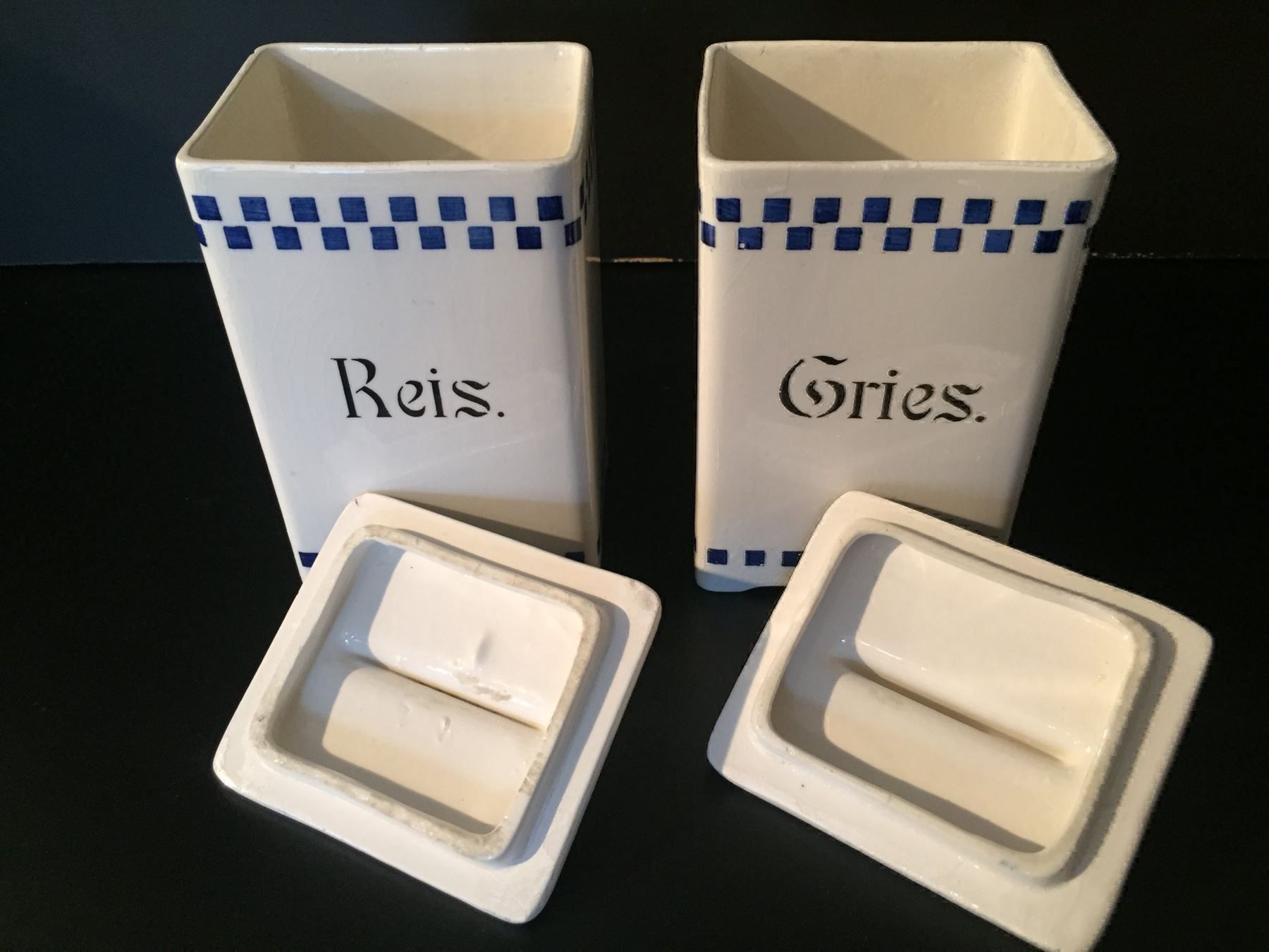 Cucine complete: 2 Vorratsdosen aus Omas Zeiten – Usato da Einsiedeln venduto da Brocki59 2