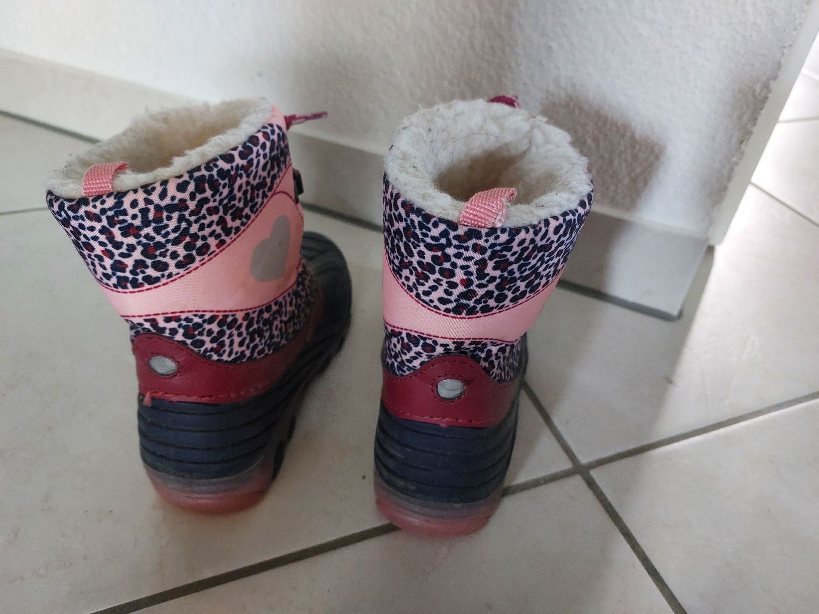 Scarpe per ragazze: Warme Kinder Winterstiefel Gr. 26, Pink mit Leopardemuster – Usato da Büttikon AG venduto da lca_v7pb 4
