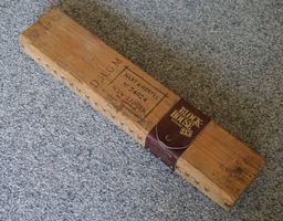 antike Zigarrenpresse aus Holz