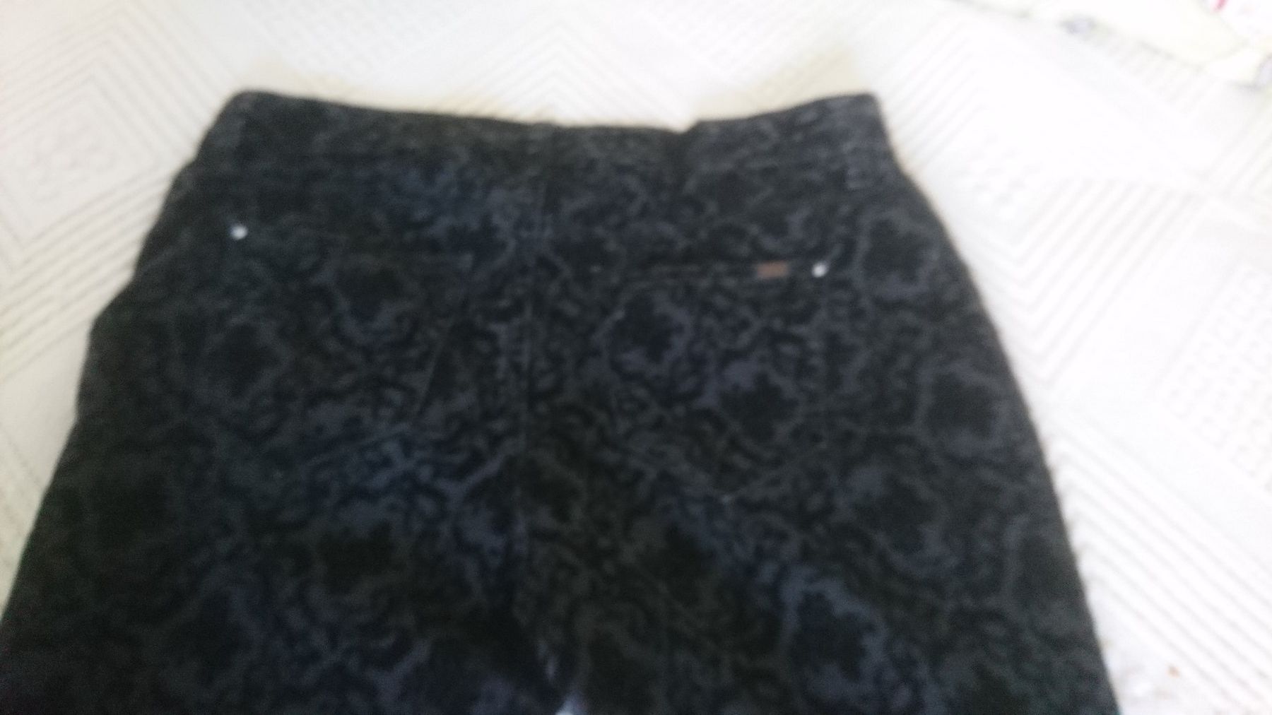 Pantaloni: Damen Hose schwarz mit Muster – Usato da Schüpfen venduto da ardiphne 2