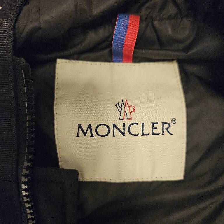 Giacche: Giacca Moncler da riparare – Usato da S. Antonino venduto da Roby2111 4
