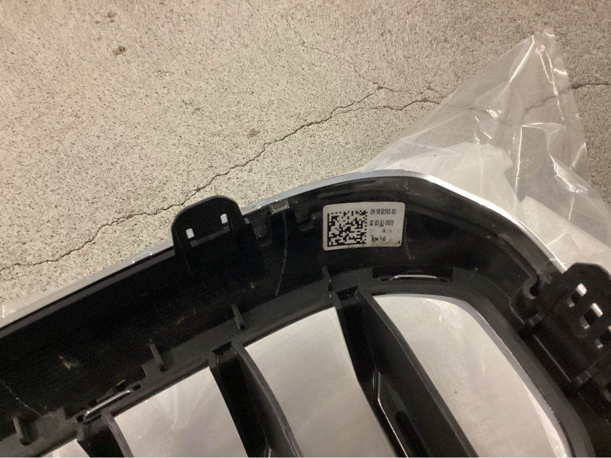 BMW Tutti pezzi di ricambio auto: BMW 5er Grill verchromt – Usato da Unterlunkhofen venduto da Beko80 2