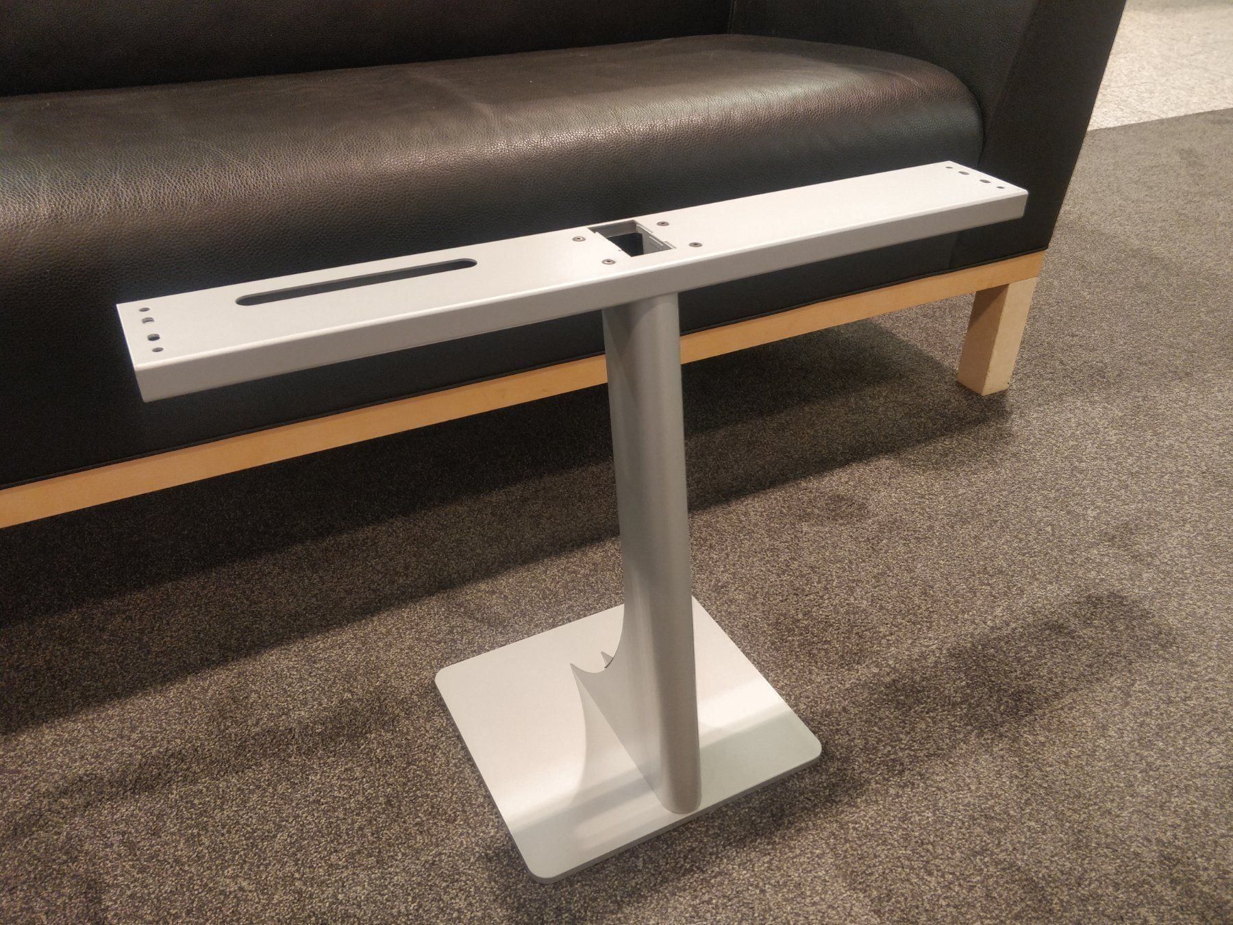 Bang & Olufsen Televisori: BeoVision 8-26 Bodenstandfuss – Usato da Hochdorf venduto da av-electronics