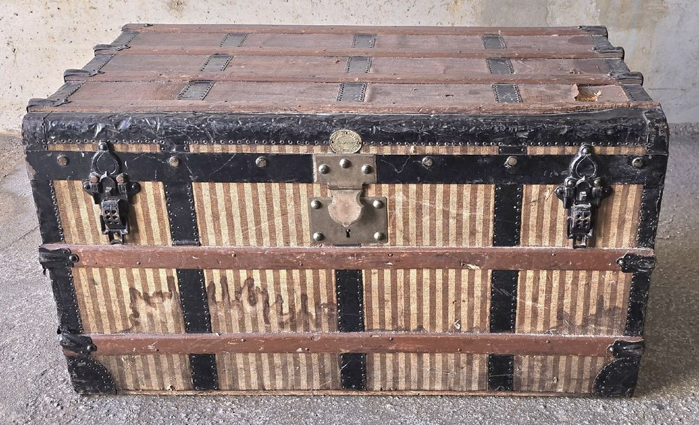 ANCIEN GRAND COFFRE malle bombée XIXe CUIR Voyage Voiture Paquebot À RESTAURER EUR 90,00 - FR