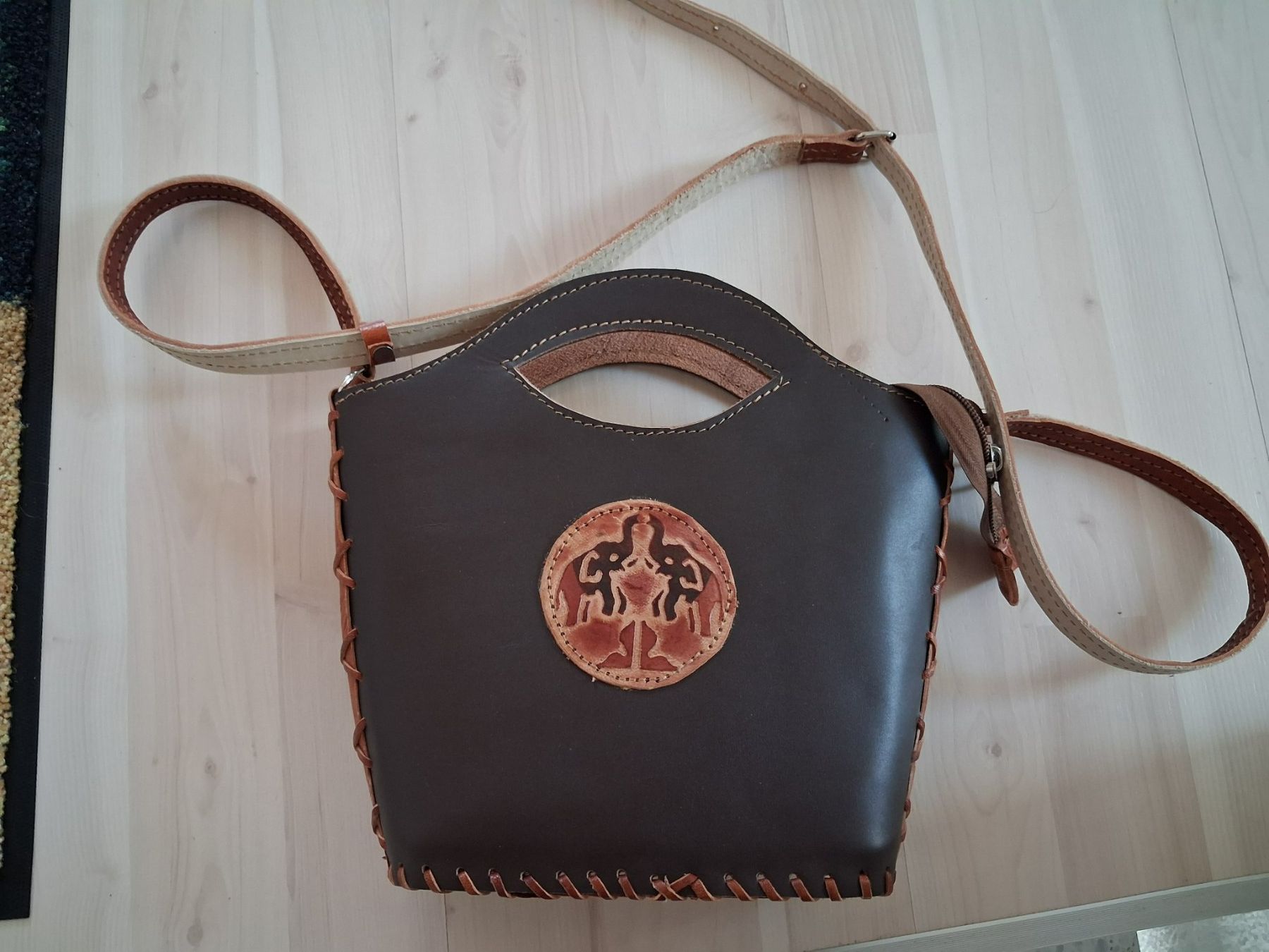 Borse da donna: UMHÄNGETASCHE LEDER ELEFANT – Nuovo (secondo la descrizione) da langnau venduto da Santos1411