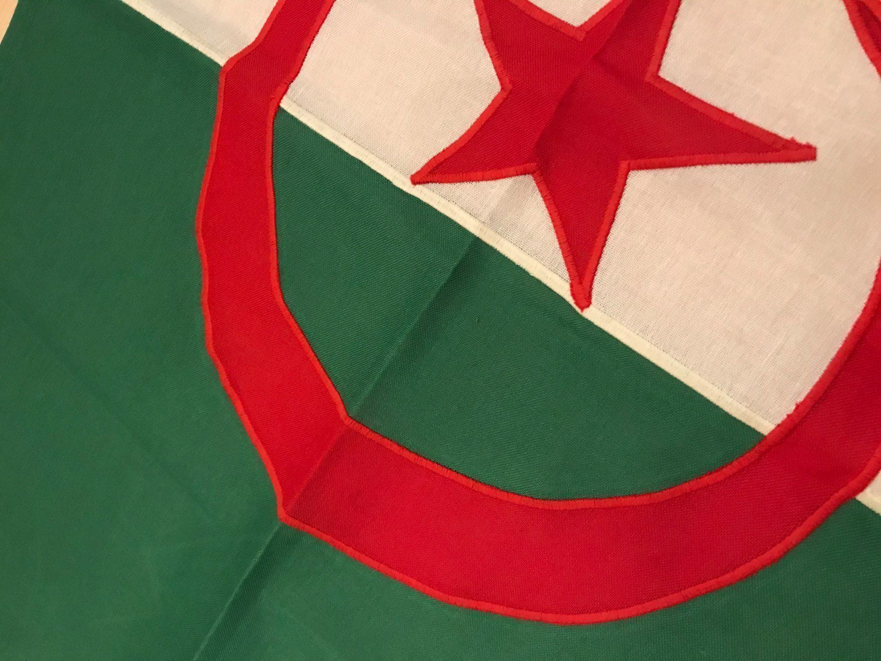 Bandiere: Algerien Flagge – Usato da Obergoldbach venduto da bstailslide 1