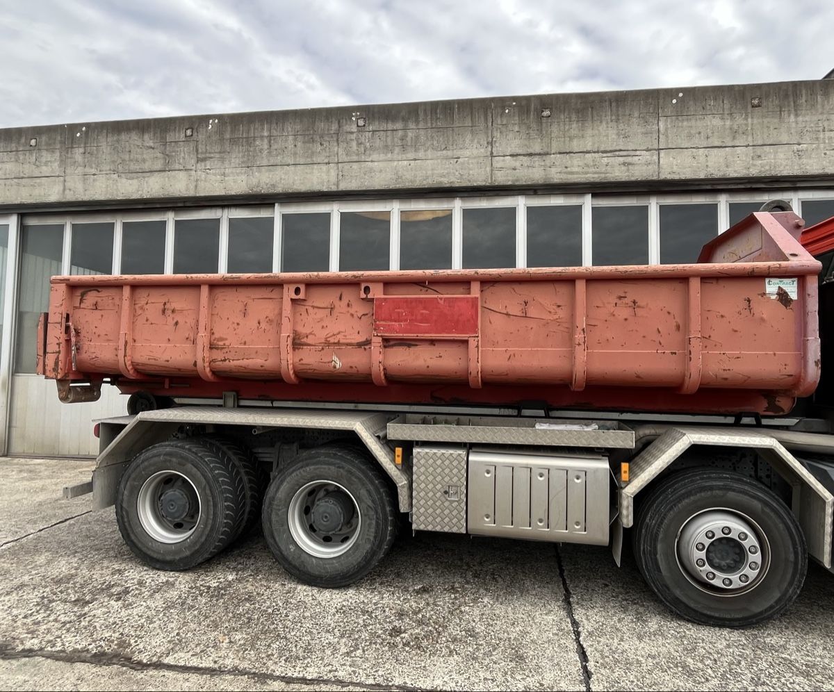 Conteneurs de construction: Abrollmulde Hackengerät – D'occasion à oberwil-lieli par dolomit01 6