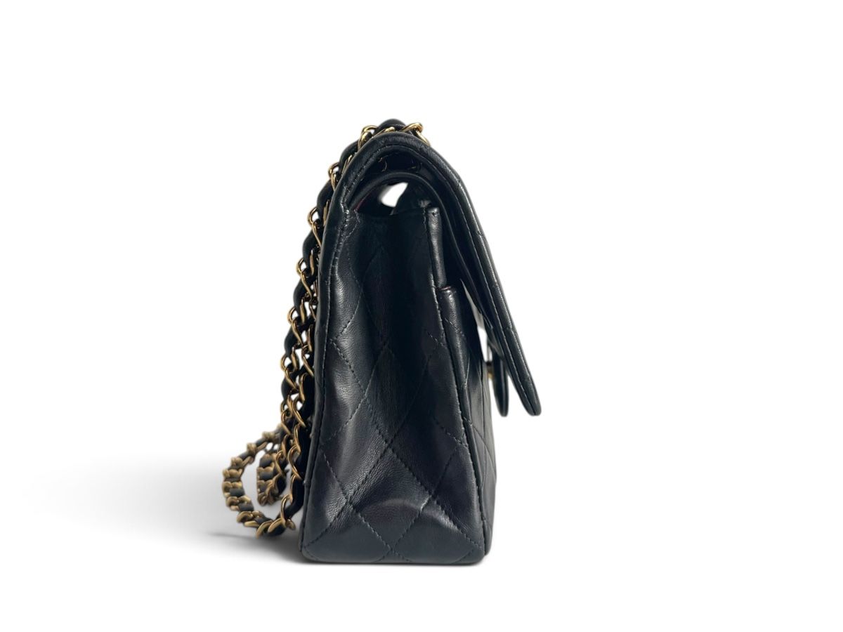Chanel Taschen für Damen: CHANEL Lambskin Quilted Medium Double Flap Tasche – Gebraucht aus Kriens von hannaandkiko 1