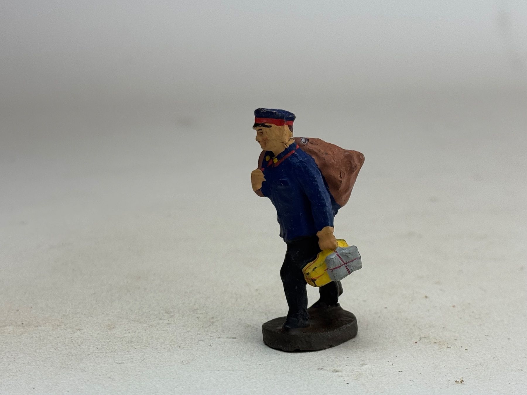Trains électriques: RA- Elastolin Figur Postbote mit Briefsack 55 mm hoch – D'occasion à Elm par Wikmtz