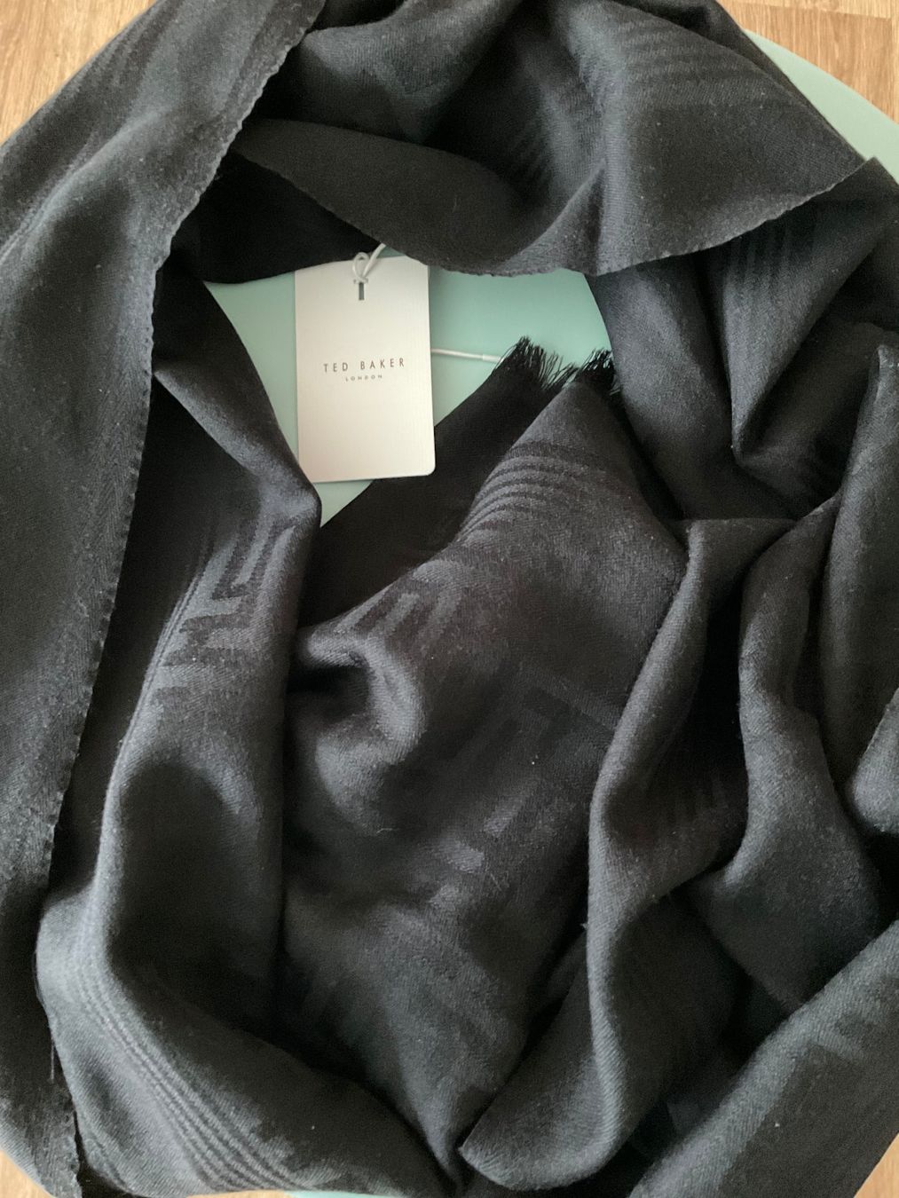 Foulard & Sciarpe: Ted Baker T Monogram 100% Wool Black Long Scarf – Usato da Wettingen venduto da Hbeluga