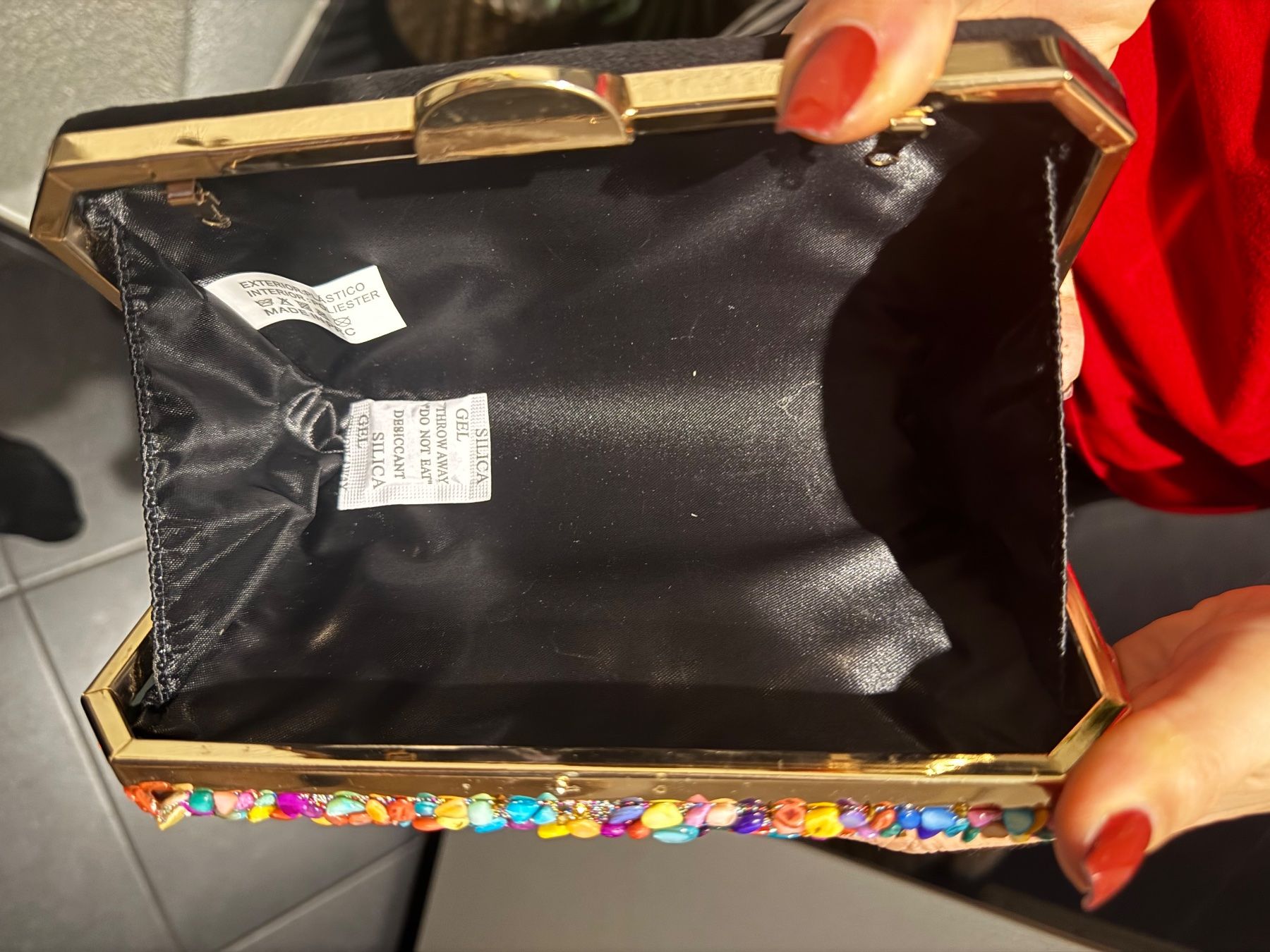 Autres vêtements & accessoires: Pochette de soirée colorée avec perles 🤩 – Neuf (Voir description) à La Chaux de fonds par car_f9yg 3
