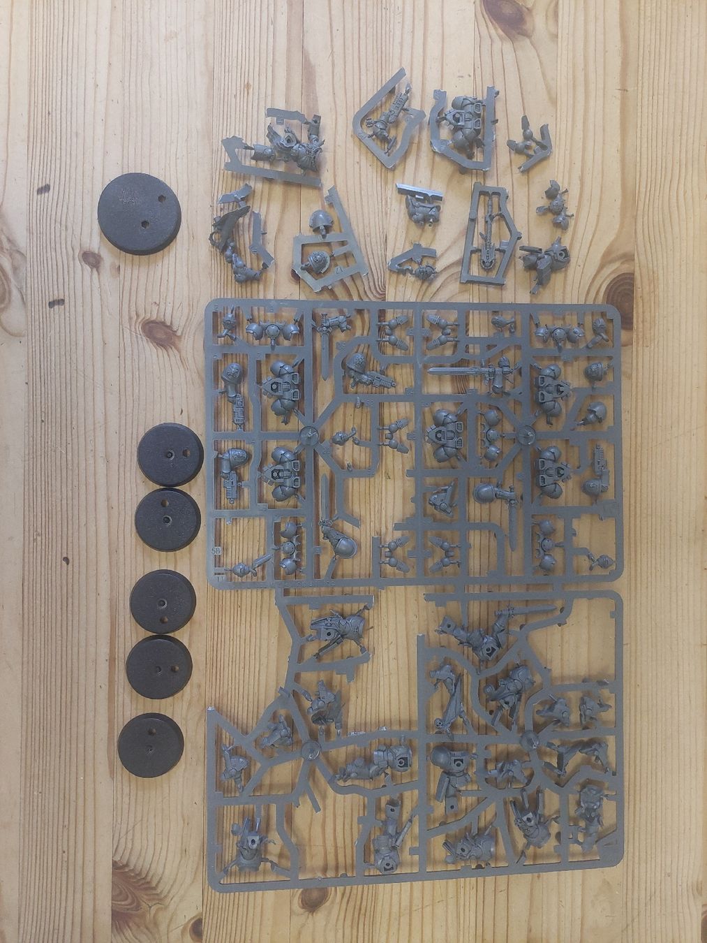 Kit di modellismo & Modellini statici: Warhammer 40.000 Armageddon Chaplain with jump pack + 5 VV – Nuovo (secondo la descrizione) da Zürich venduto da kitkis 3
