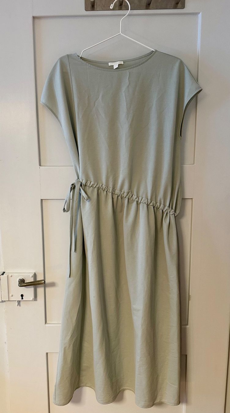 Cos Vestiti: COS Asymmetrisches Kleid – Nuovo (secondo la descrizione) da Zürich venduto da mugge_91