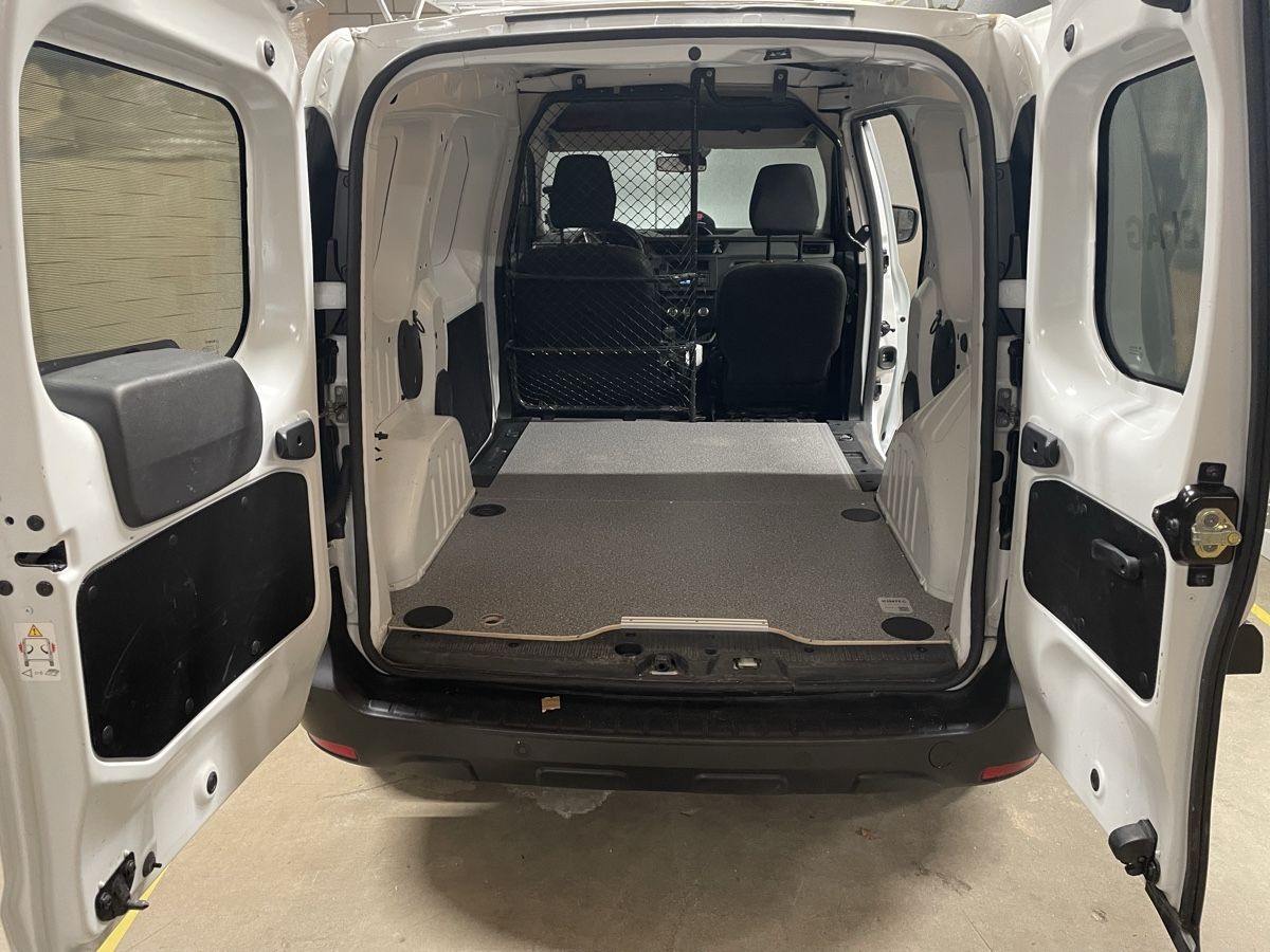 Renault Tutti i ricambio: Bodenplatte Renault Kangoo – Nuovo e nell'imballaggio originale da Einsiedeln venduto da Shkurte_K