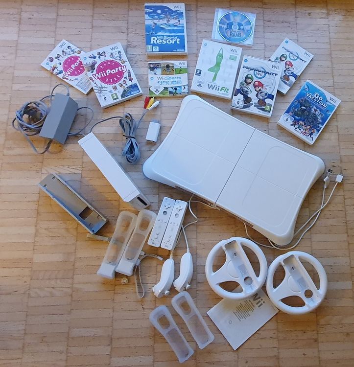 Nintendo Wii Set für 2 Spieler mit viel Zubehör (Fussplatte) (Gebraucht ...