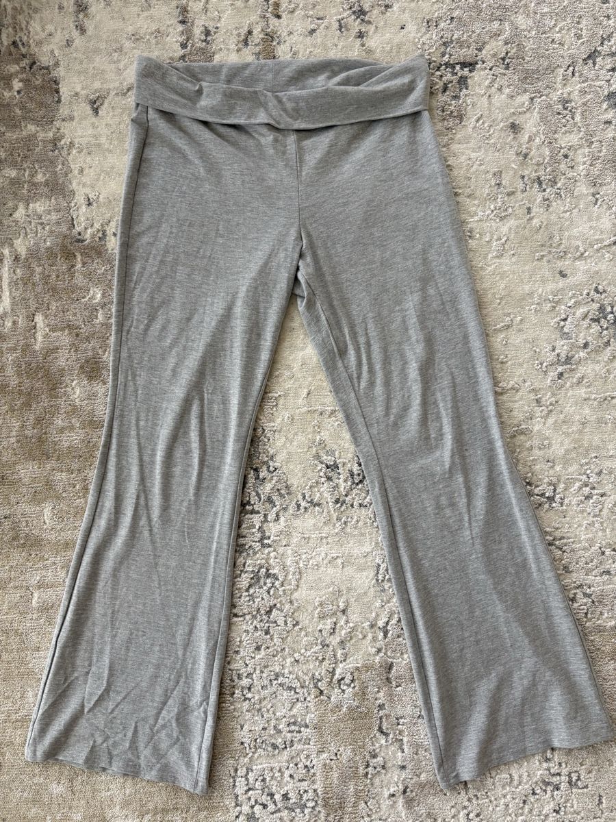 H&M Leggings: Graue Bootcut Leggings – Neu (gemäss Beschreibung) aus Balzers von lea_sy5p