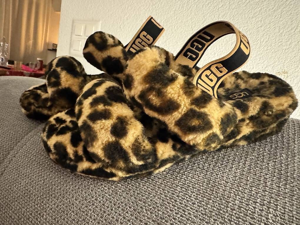 Scarpe da donna: Ciabatte ugg come nuove – Usato da Caslano venduto da p.stavola