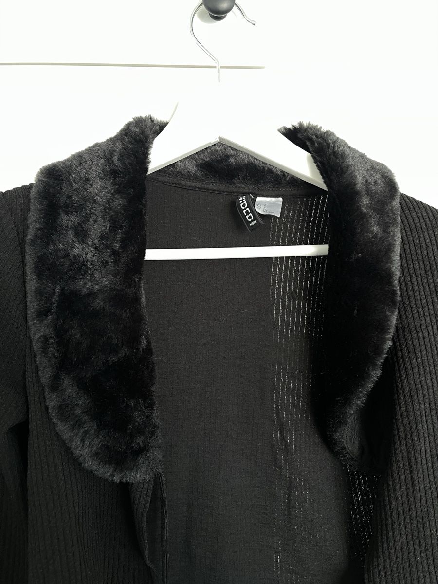 H&M Giacche: Strickjacke mit Fellkragen – Usato da Zürich venduto da mel_87ct 1