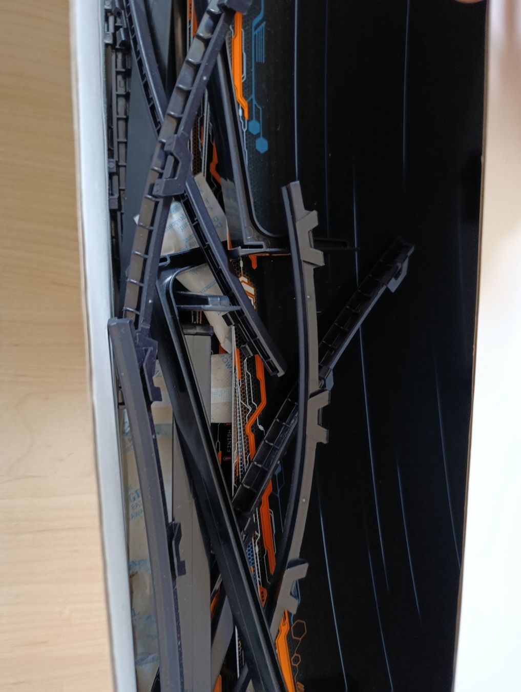 Anki Giocattoli: Anki Overdrive Starter Kit - mit Zusatzautos – Usato da Rorbas venduto da infero 3