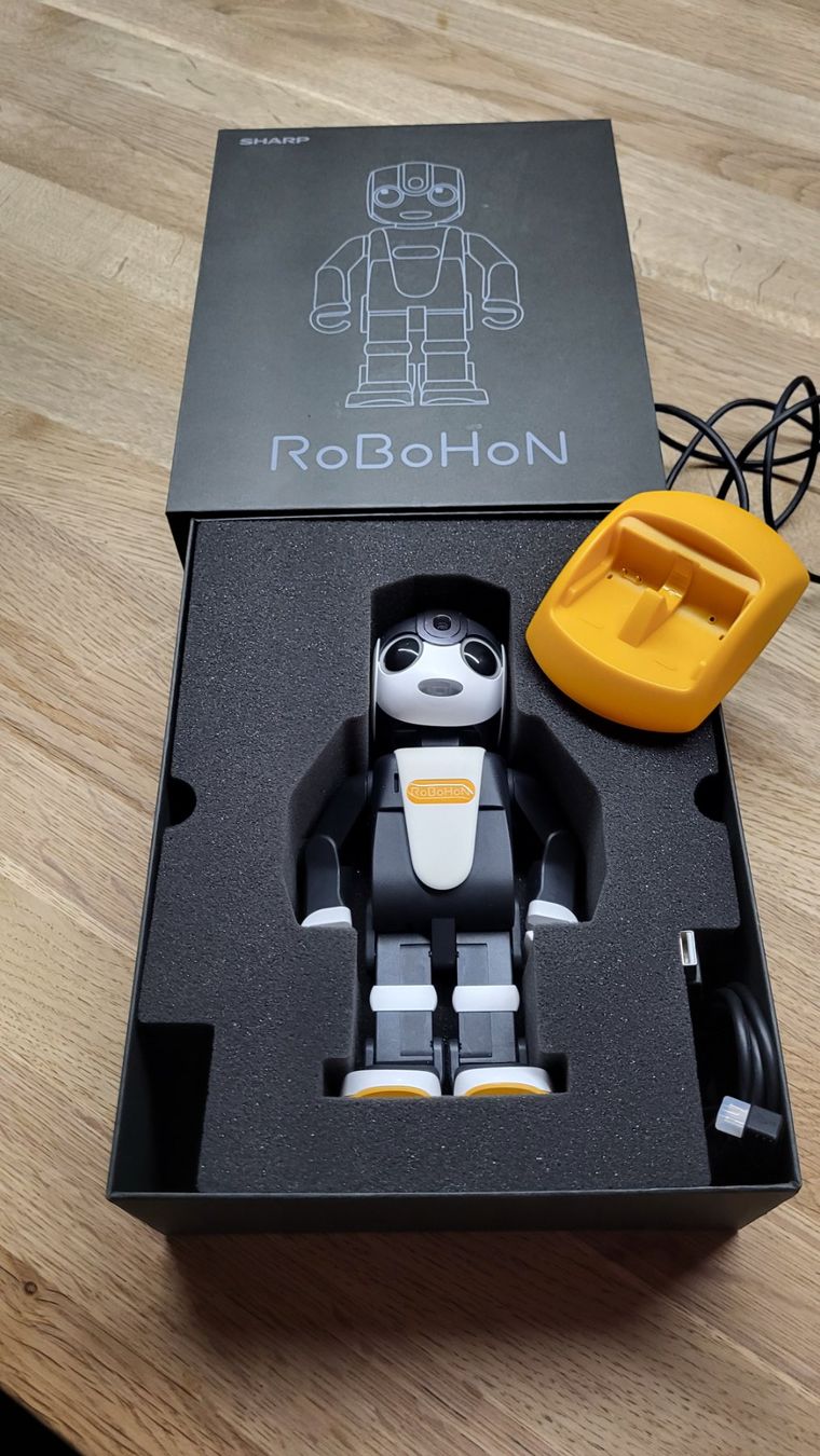 Sharp Handys / Smartphones: Sharp Handy RoBoHon Kult – Neu (gemäss Beschreibung) aus Domat Ems von Gaar0 1