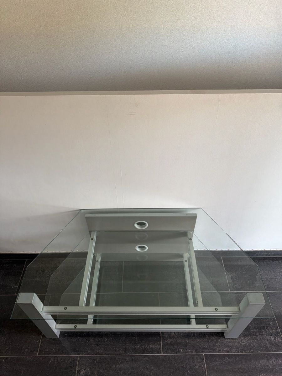 Meubles TV: TV-Möbel / Fernsehtisch aus Glas – D'occasion à Oberwangen b. Bern par quickdeal 2